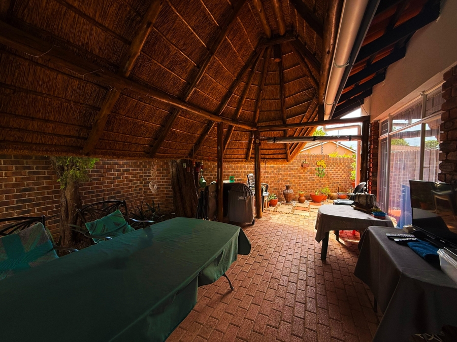 3 Bedroom Property for Sale in Kannoniers Park North West